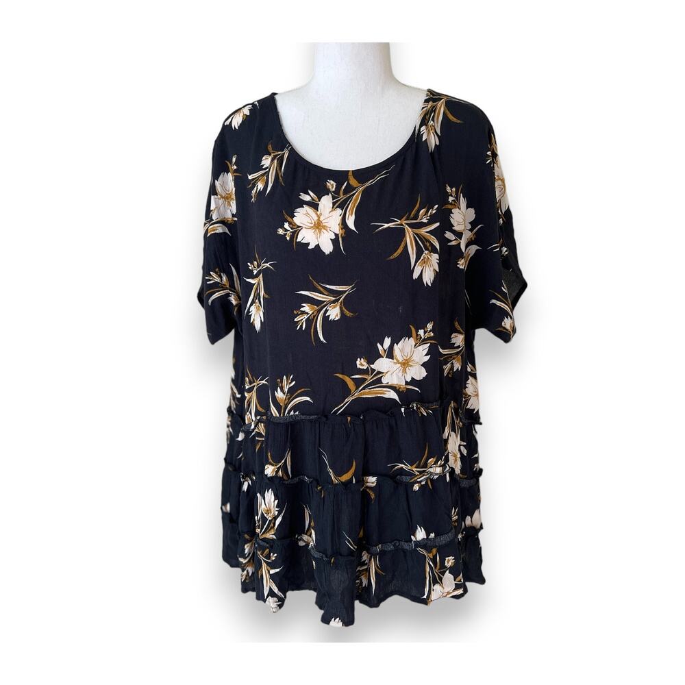 BaeVely Floral Tunic Blouse, Hi Lo short sleeve - Size M